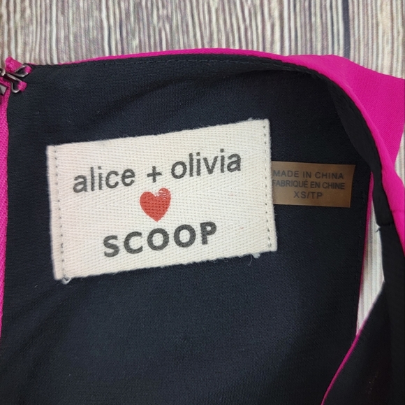 Alice + Olivia x Scoop Black and Pink Tank Top Blouse - Picture 4 of 9